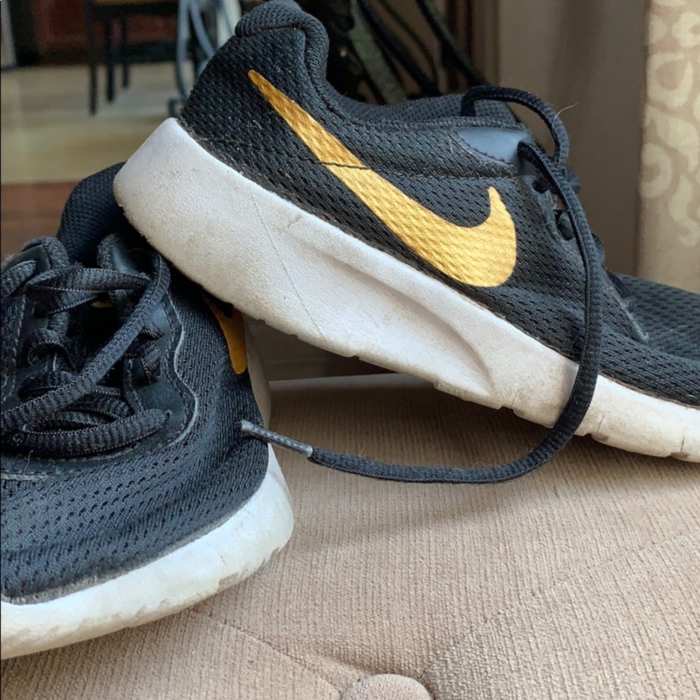 Kids Nike gold swoosh